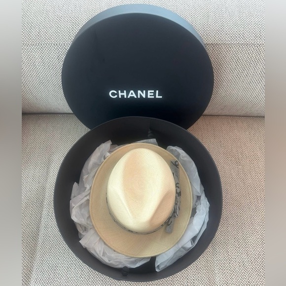 CHANEL Beige Straw Denim Ribbon CC Fedora - Picture 1 of 8